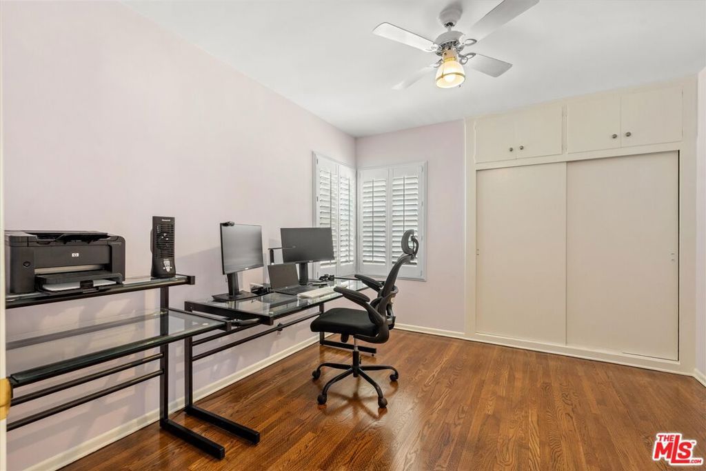 Image 14 of property listing at 9313 Hayvenhurst Avenue, North Hills, CA 91343