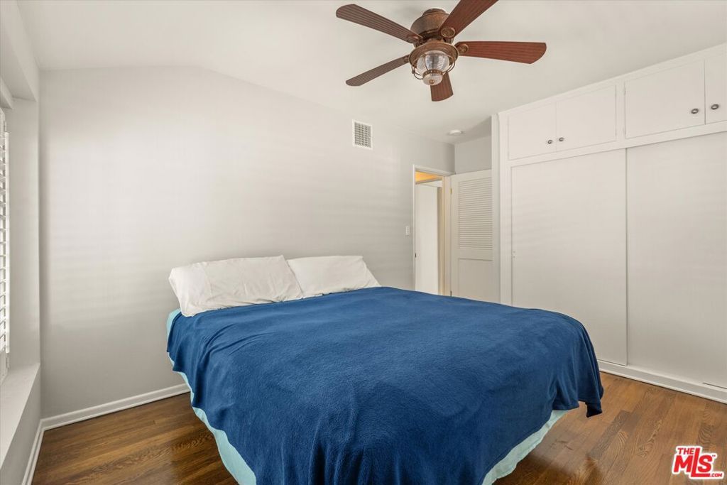 Image 15 of property listing at 9313 Hayvenhurst Avenue, North Hills, CA 91343