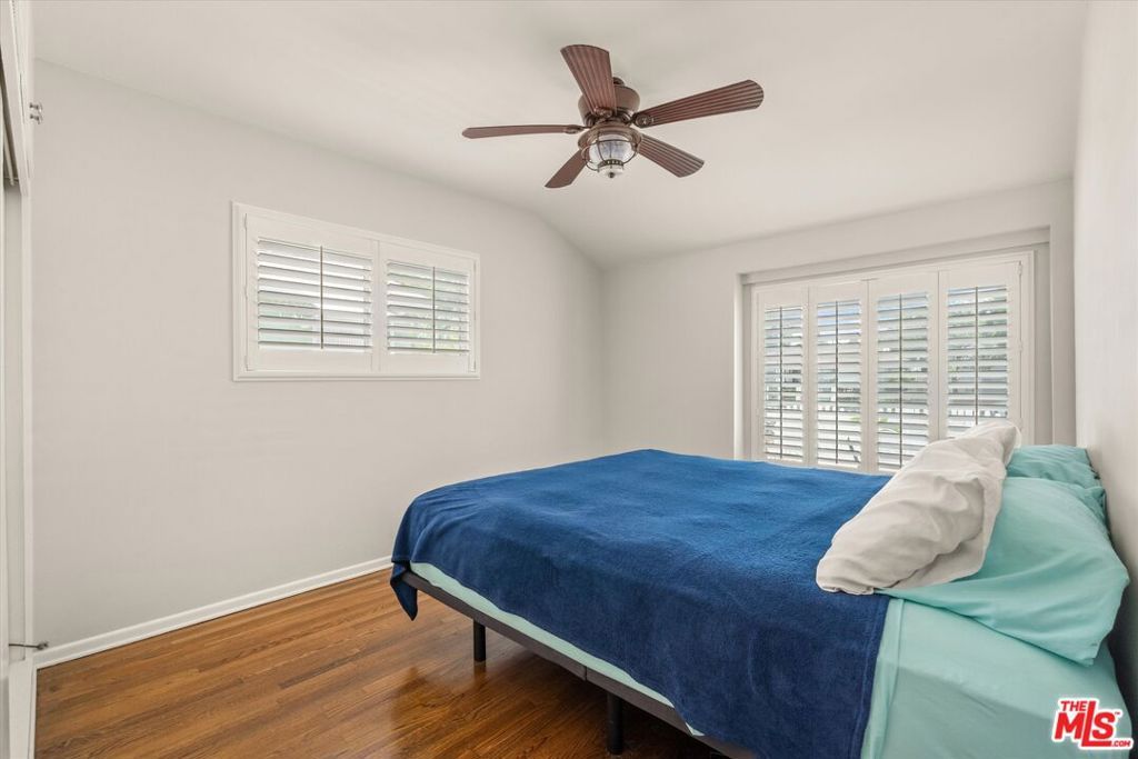 Image 16 of property listing at 9313 Hayvenhurst Avenue, North Hills, CA 91343