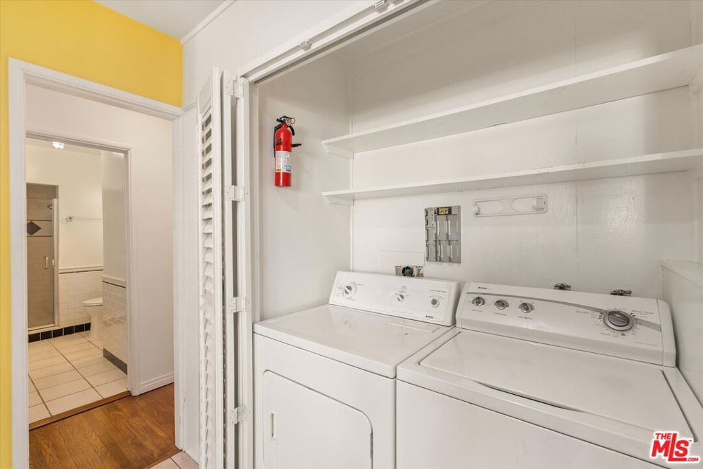 Image 22 of property listing at 9313 Hayvenhurst Avenue, North Hills, CA 91343