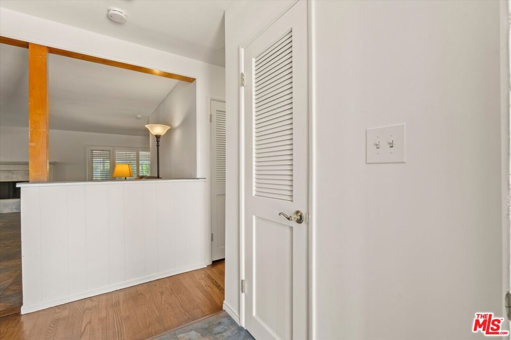 Image 4 of property listing at 9313 Hayvenhurst Avenue, North Hills, CA 91343