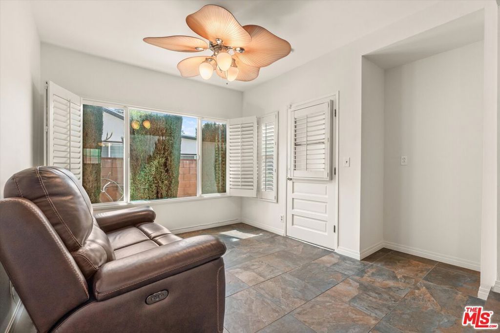 Image 8 of property listing at 9313 Hayvenhurst Avenue, North Hills, CA 91343