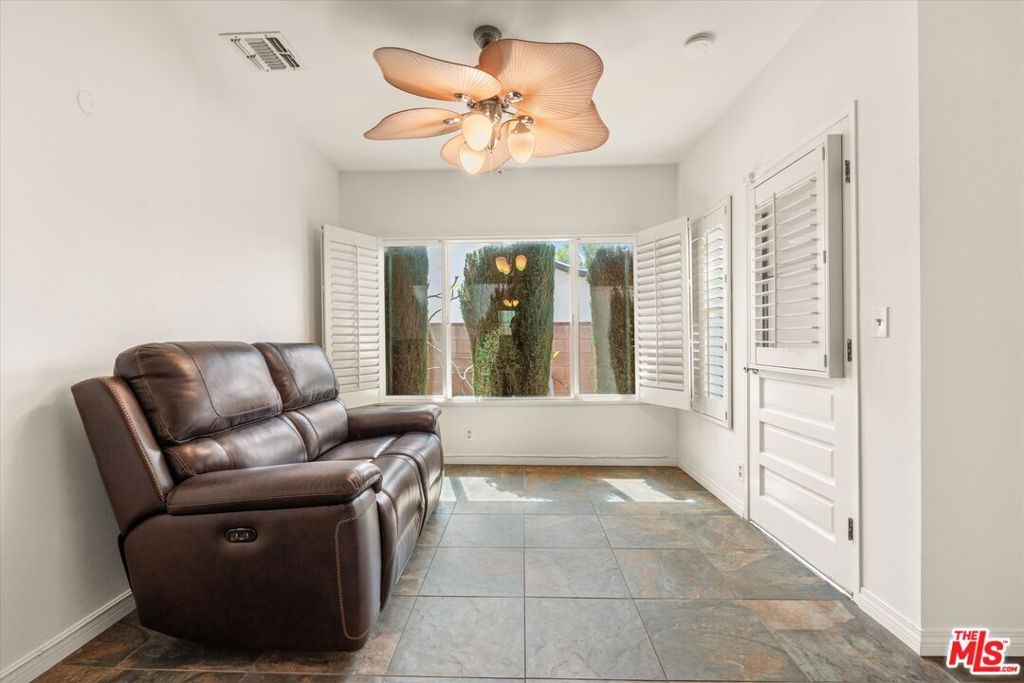 Image 9 of property listing at 9313 Hayvenhurst Avenue, North Hills, CA 91343