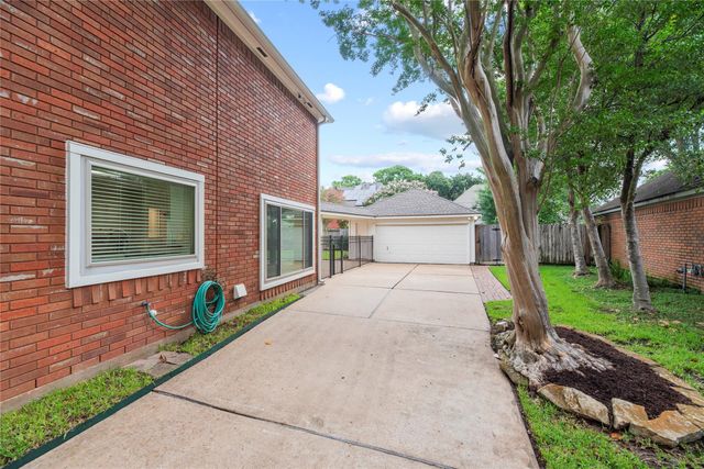 7426 Foxton Place Court, Houston, TX 77095