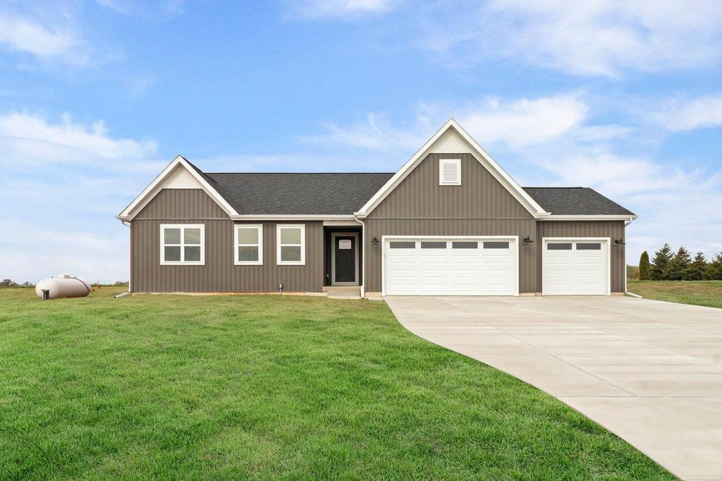 N6285 Blarney Stone Drive, Albany, WI 53520