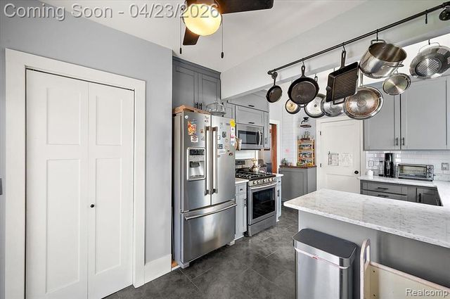 335 E Lawrence Avenue, Royal Oak, MI 48073