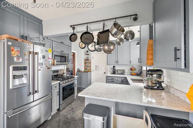 335 E Lawrence Avenue, Royal Oak, MI 48073