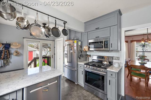 335 E Lawrence Avenue, Royal Oak, MI 48073