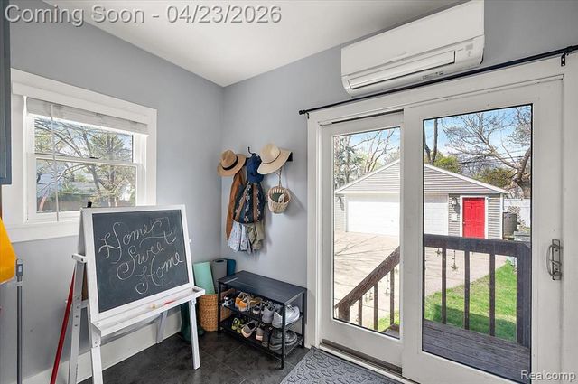 335 E Lawrence Avenue, Royal Oak, MI 48073