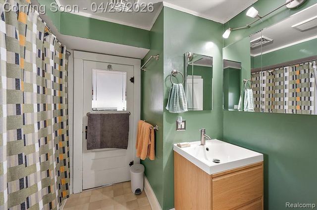 335 E Lawrence Avenue, Royal Oak, MI 48073