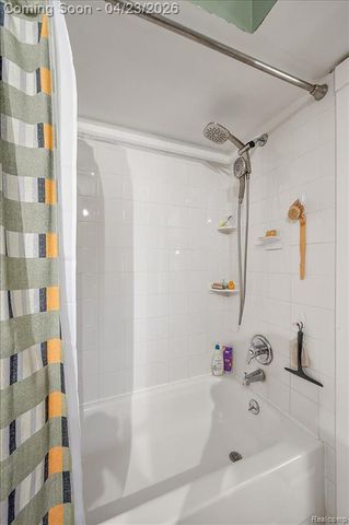 335 E Lawrence Avenue, Royal Oak, MI 48073