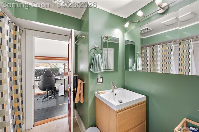 335 E Lawrence Avenue, Royal Oak, MI 48073