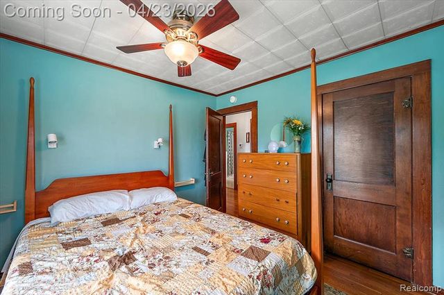 335 E Lawrence Avenue, Royal Oak, MI 48073