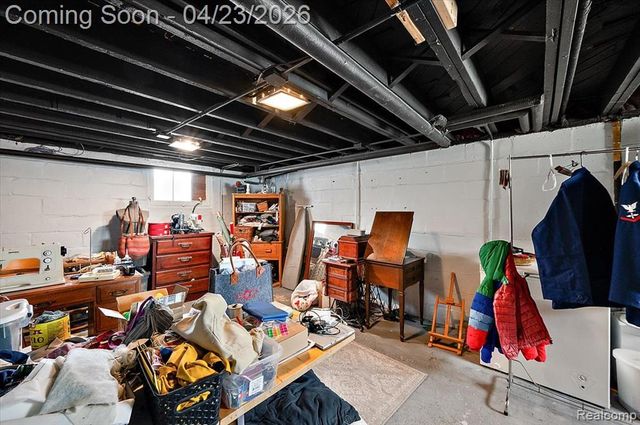 335 E Lawrence Avenue, Royal Oak, MI 48073