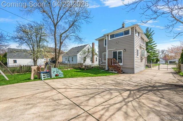 335 E Lawrence Avenue, Royal Oak, MI 48073