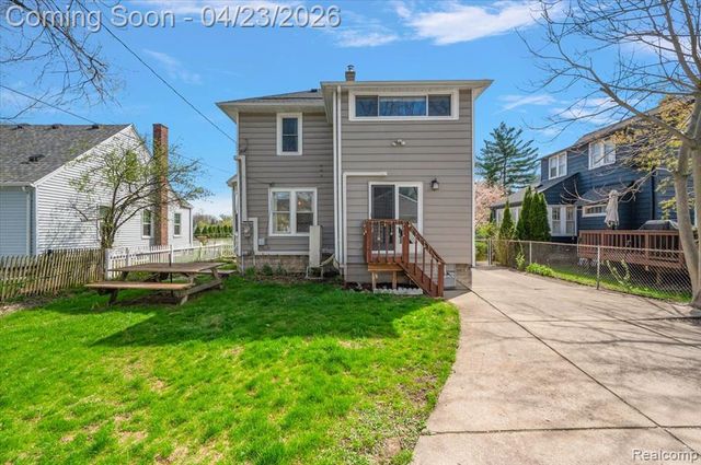335 E Lawrence Avenue, Royal Oak, MI 48073