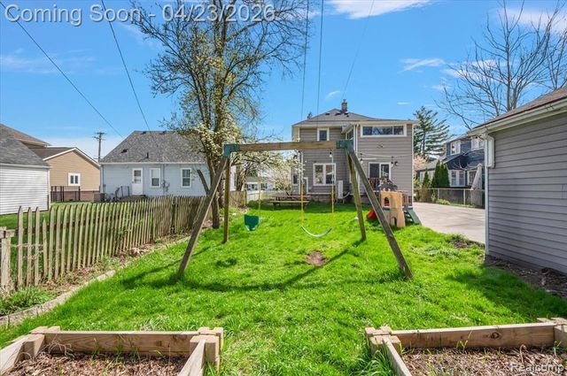 335 E Lawrence Avenue, Royal Oak, MI 48073