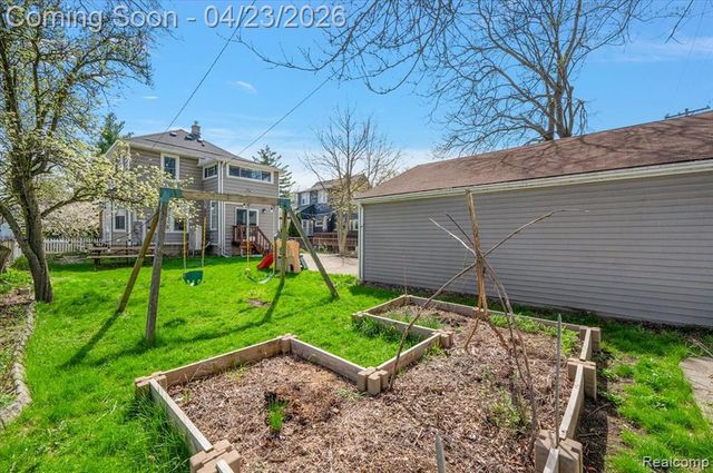 335 E Lawrence Avenue, Royal Oak, MI 48073