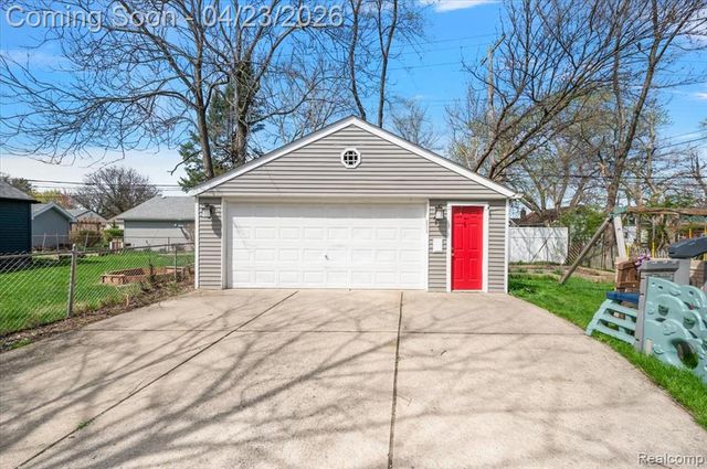 335 E Lawrence Avenue, Royal Oak, MI 48073