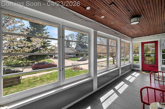 335 E Lawrence Avenue, Royal Oak, MI 48073