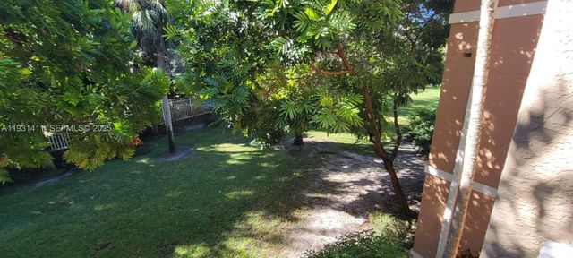 6530 Emerald Dunes Dr 206, West Palm Beach, FL 33411