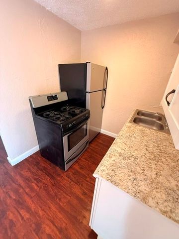 1037 E Tucker Street 102, Fort Worth, TX 76104