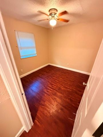 1037 E Tucker Street 102, Fort Worth, TX 76104
