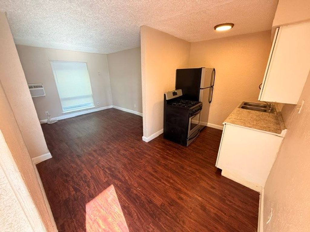1037 E Tucker Street 102, Fort Worth, TX 76104
