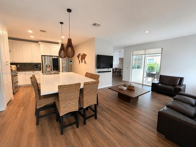 709 Bald Cypress Rd, Weston, FL 33327