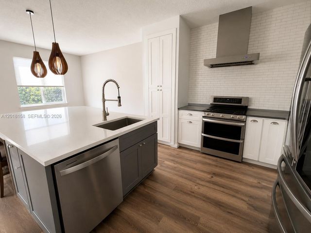 709 Bald Cypress Rd, Weston, FL 33327
