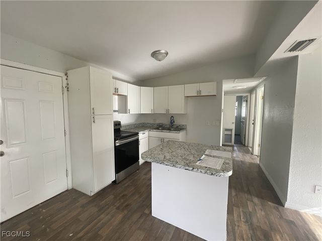 3138 2nd ST, Fort Myers, FL 33916