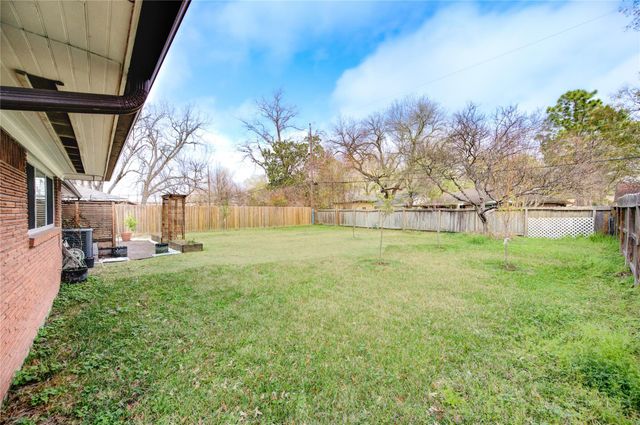 6026 Clarewood Drive, Houston, TX 77081
