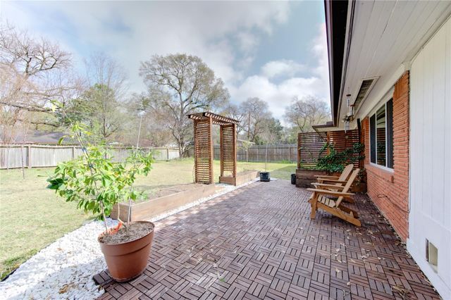 6026 Clarewood Drive, Houston, TX 77081