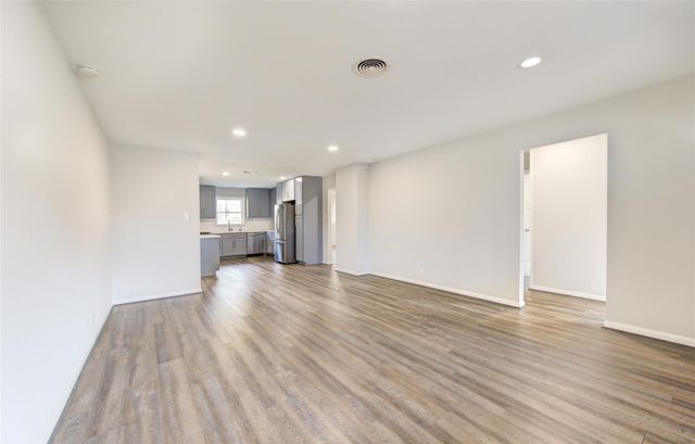 6026 Clarewood Drive, Houston, TX 77081