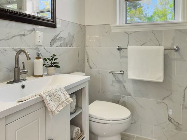 47 Woodbine Ave, Pembroke, MA 02359