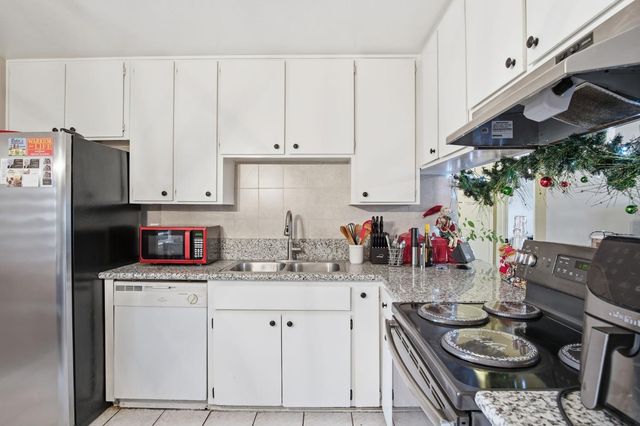 325 Ironwood Dr, Turlock, CA 95380