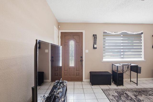 325 Ironwood Dr, Turlock, CA 95380