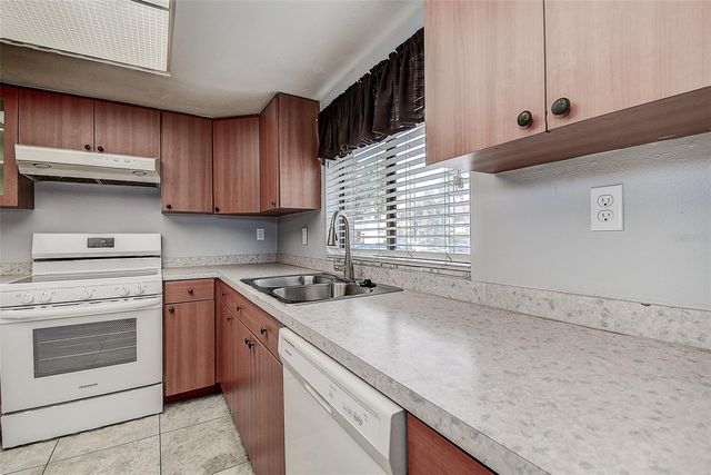 860 S VILLAGE DRIVE N 106, St Petersburg, FL 33716
