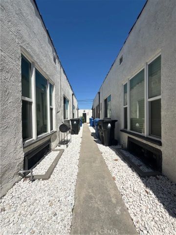 6428 S Van Ness, Los Angeles, CA 90047