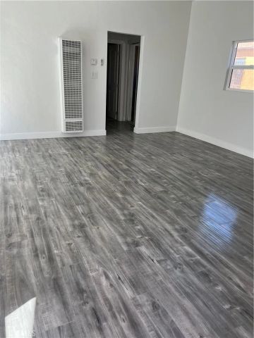 6428 S Van Ness, Los Angeles, CA 90047