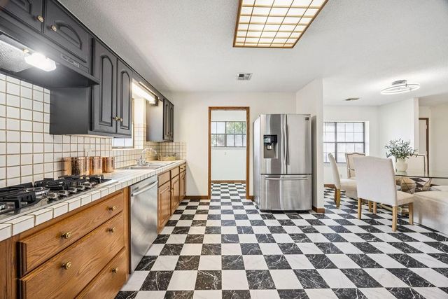 1721 Saxon Drive, Houston, TX 77018