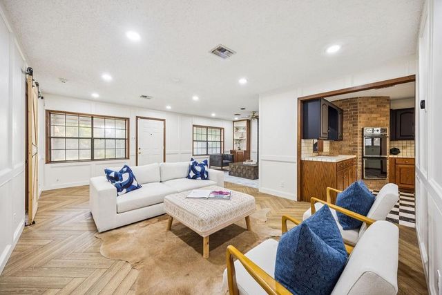 1721 Saxon Drive, Houston, TX 77018