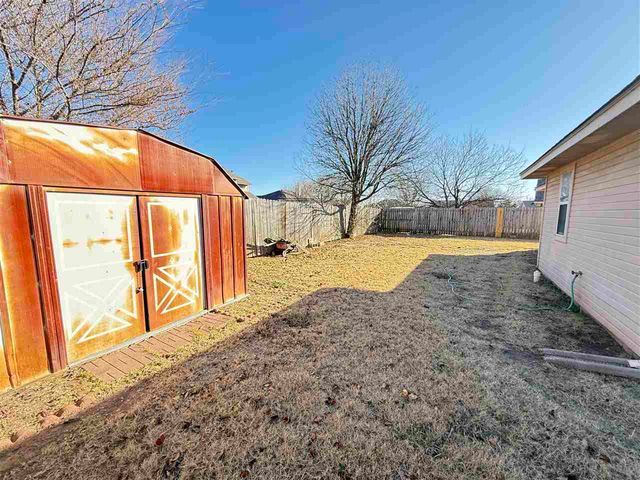 2404 SW 41st St, Lawton, OK 73505