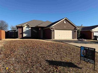 2404 SW 41st St, Lawton, OK 73505