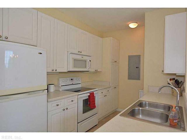 2341 Wessington DR, Virginia Beach, VA 23454