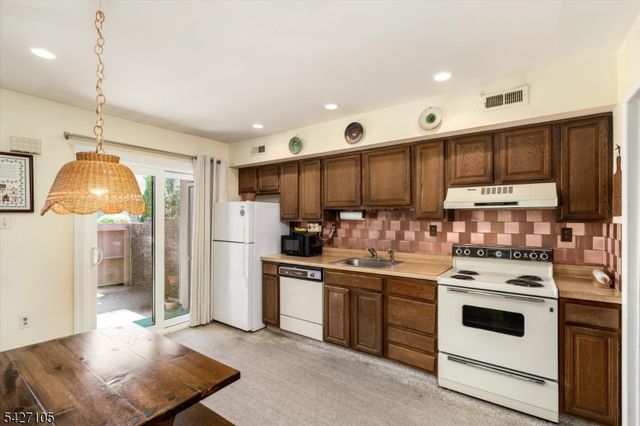 118 Bluebird Dr 3B, Hillsborough Twp., NJ 08844