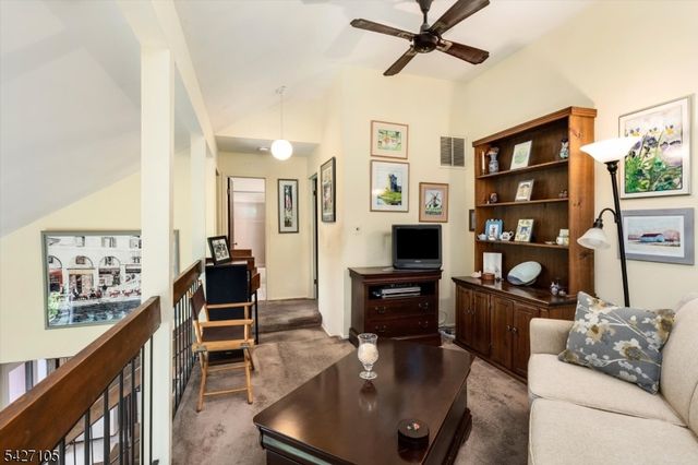 118 Bluebird Dr 3B, Hillsborough Twp., NJ 08844