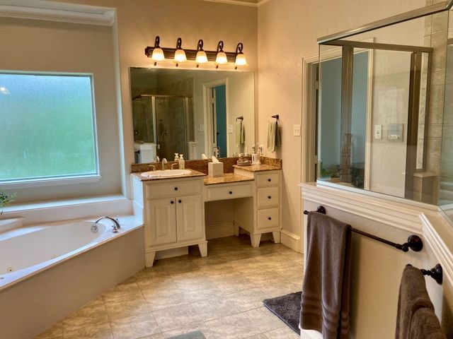 806 Cobblestone Court, Cedar Hill, TX 75104