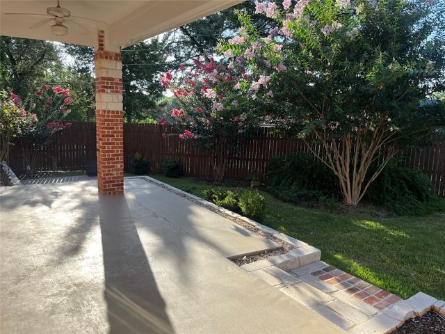 806 Cobblestone Court, Cedar Hill, TX 75104