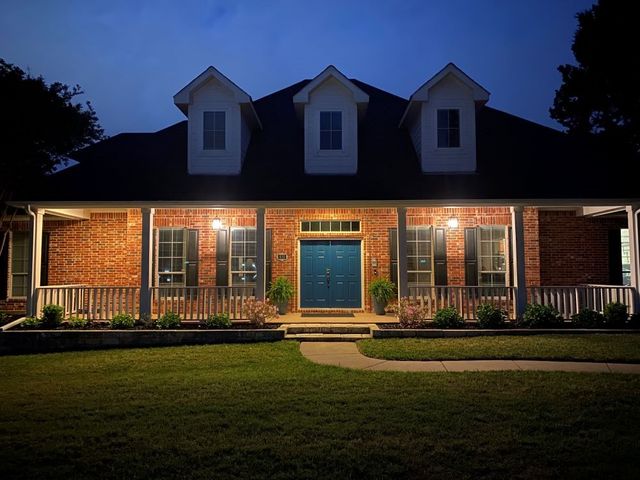 806 Cobblestone Court, Cedar Hill, TX 75104